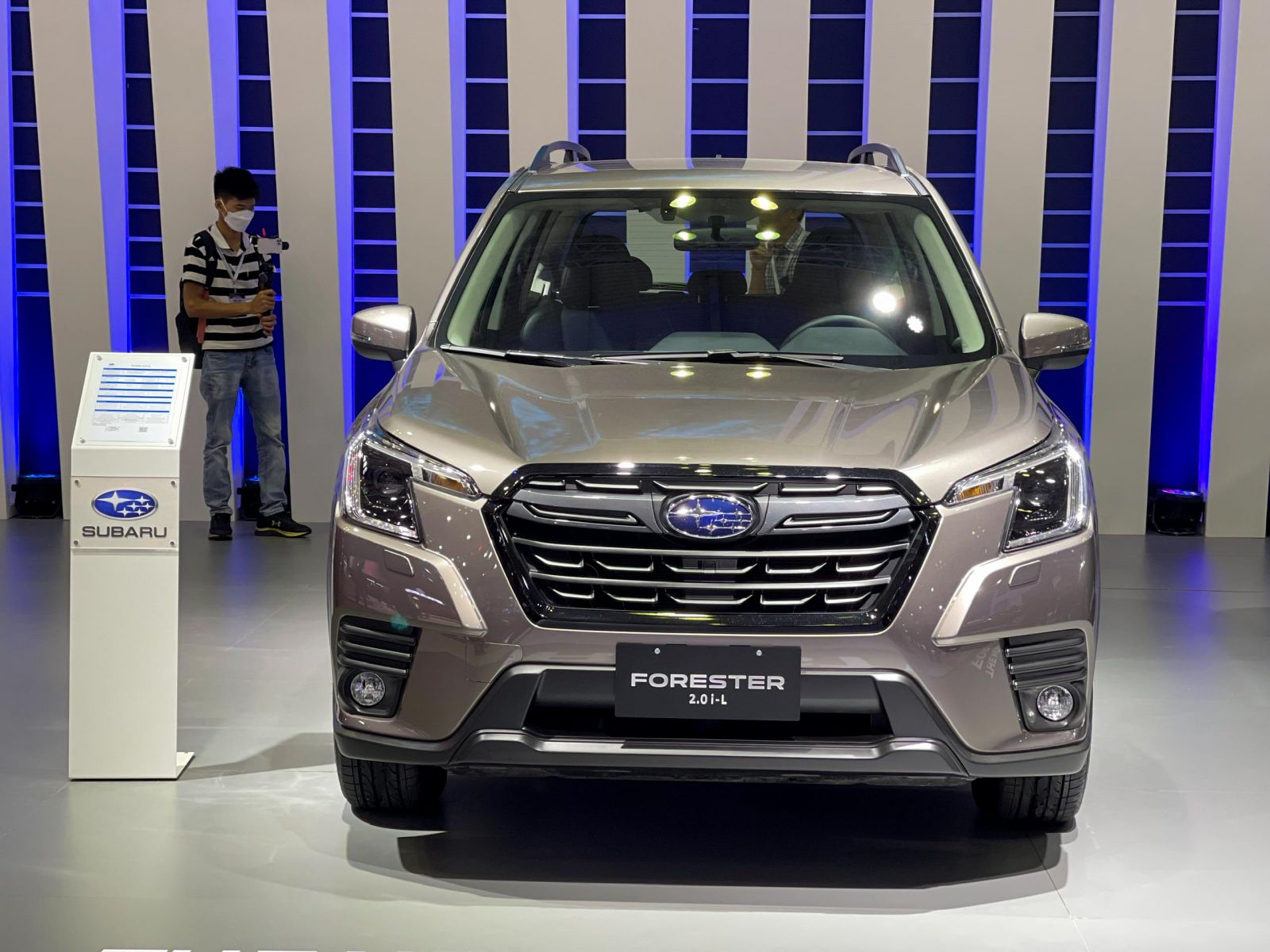 subaru-forester-il-2023-mat-truoc.jpg